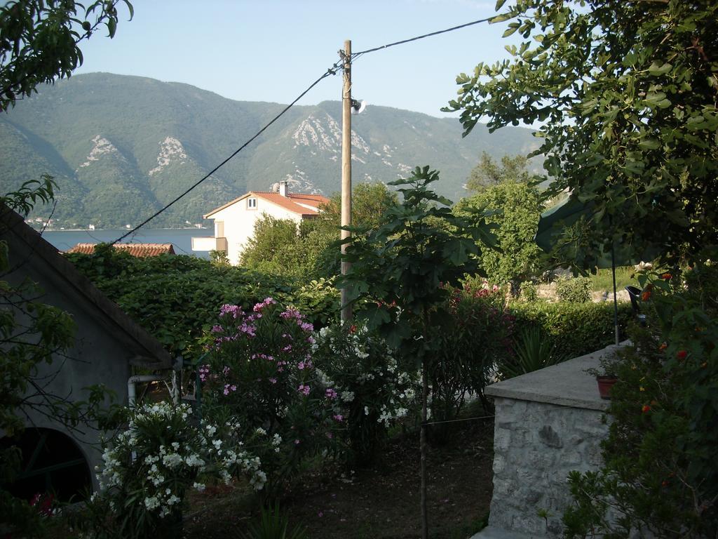 Holiday Home Bokokotorski Zaliv Exterior foto