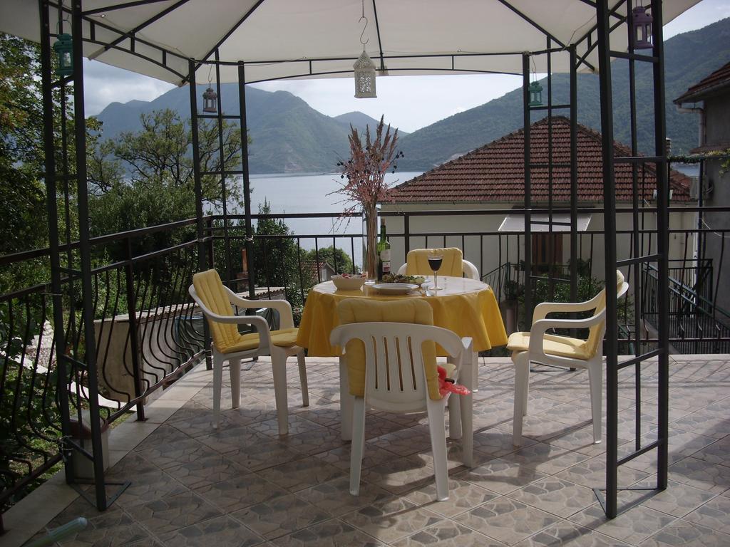 Holiday Home Bokokotorski Zaliv Exterior foto